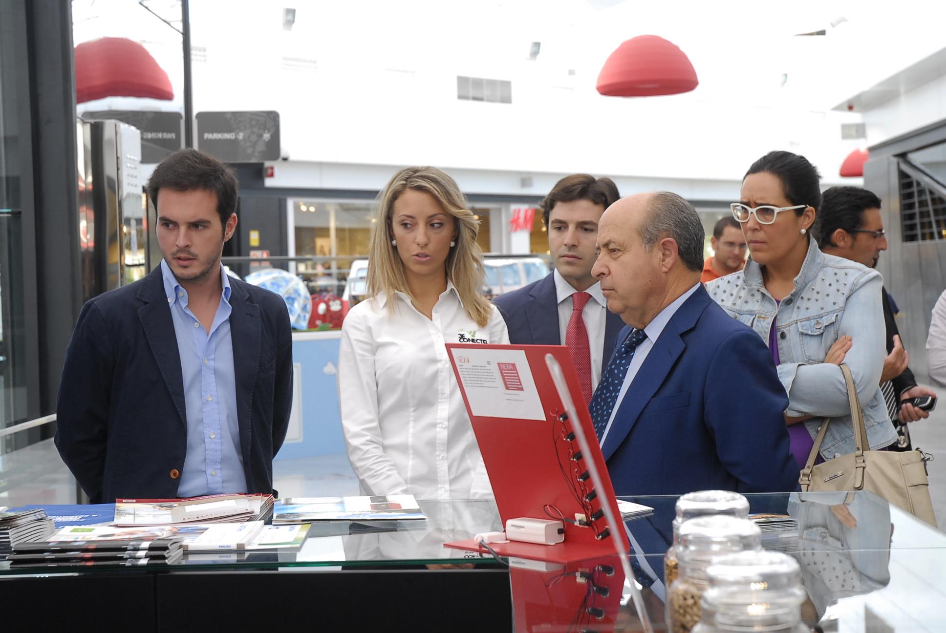 ©Ayto.Granada: EL CENTRO COMERCIAL SERRALLO PLAZA ACOGE UN STAND COMERCIAL DEL PROGRAMA MUNICIPAL DE APOYO A EMPRENDEDORES